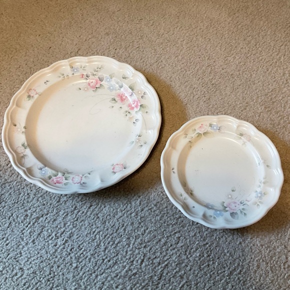 Pfaltzgraff Floral Tea Rose Dinner and Salad plate - Picture 1 of 4